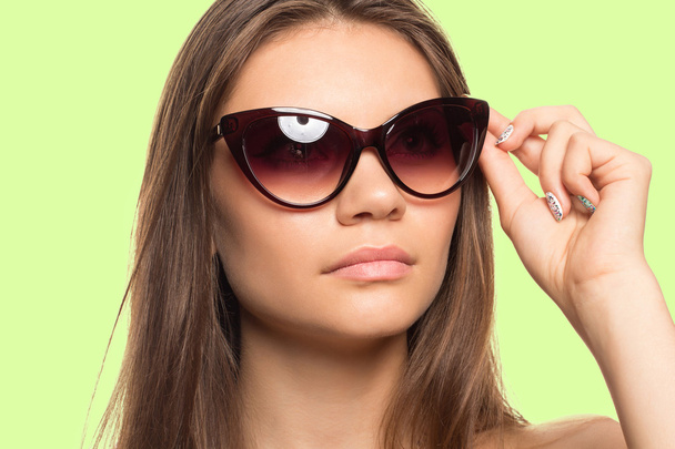 fashion beautiful woman portrait with long hair wearing sunglasses - Foto, immagini