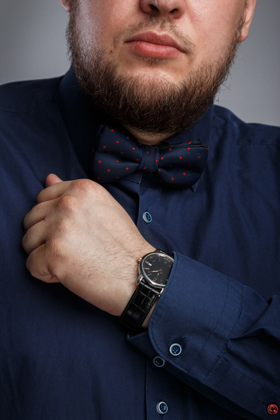 man wearing  bow tie - Zdjęcie, obraz