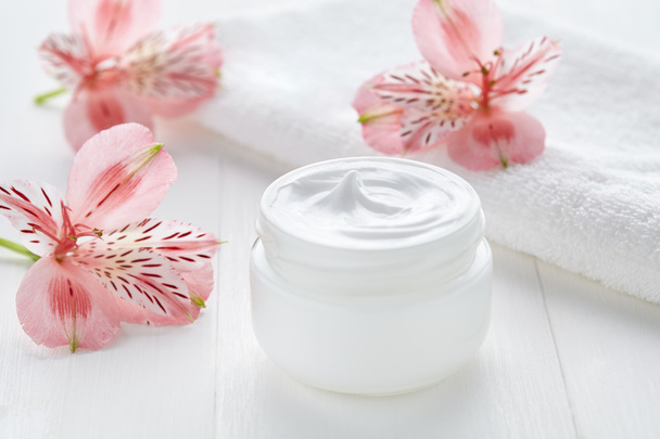 Joghurtcreme natürliche organische Schönheit kosmetisches Produkt Wellness und Entspannung - Foto, Bild