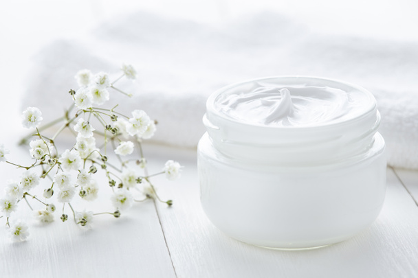 Yoghurt crème schoonheid cosmetisch product wellness en ontspanning make-up - Foto, afbeelding