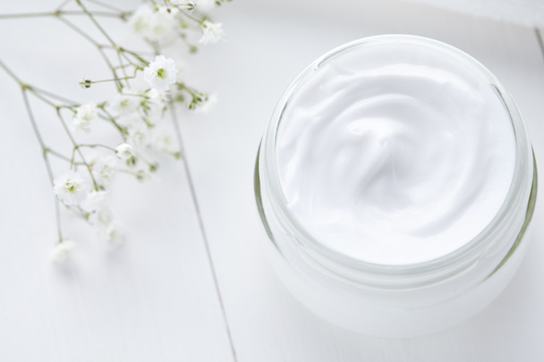 Hygiënische crème bodycare product wellness en ontspanning make-up masker - Foto, afbeelding