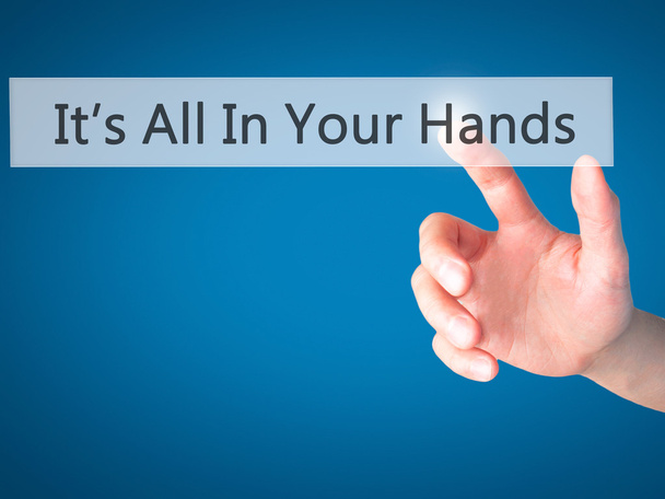 Tüm In Your Hands - bulanık backg üzerinde bir düğmeye basarak el olduğunu - Fotoğraf, Görsel