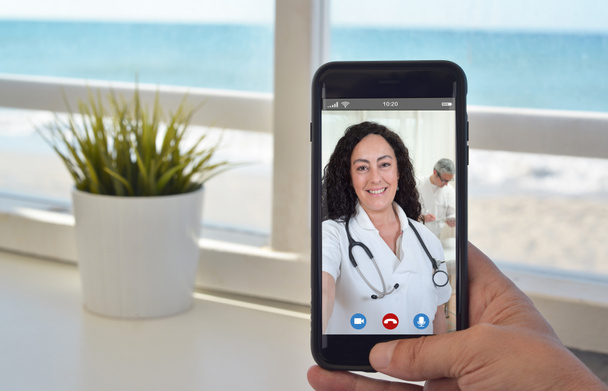Smartphone wideo zawołać wobec mówić do kobiety lekarz - Zdjęcie, obraz