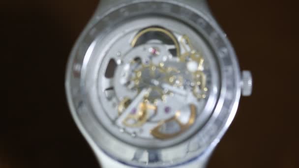 Швейцарцы сделали наручные часы, макровидео. Закройте запястные часы. Baku Azerbajian MRT 2016
    - Кадры, видео