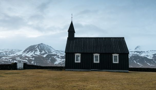 Zwarte kerk van Budir, IJsland - Foto, afbeelding