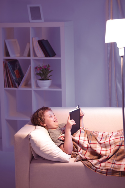 Boy read book indoors - Foto, Bild
