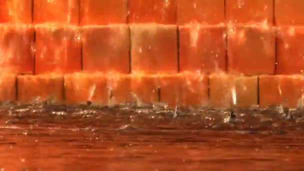 Водний фонтан з плиткою
 - Кадри, відео