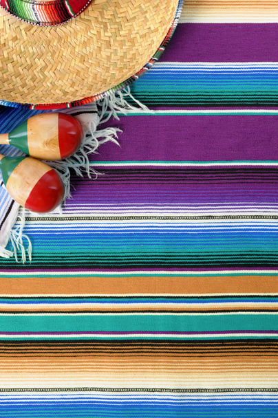 メキシコ シンコ ・ デ ・ マヨ背景メキシコのソンブレロ - 写真・画像
