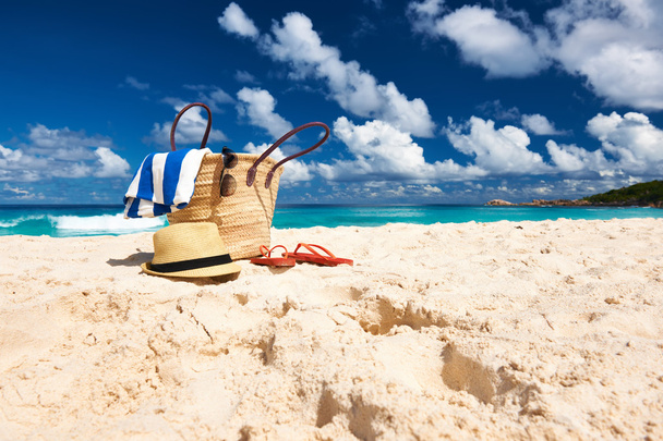 nádherná pláž s taškou na Seychely - Fotografie, Obrázek