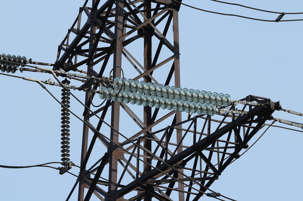  Aisladores Líneas eléctricas de alto voltaje
 - Foto, imagen