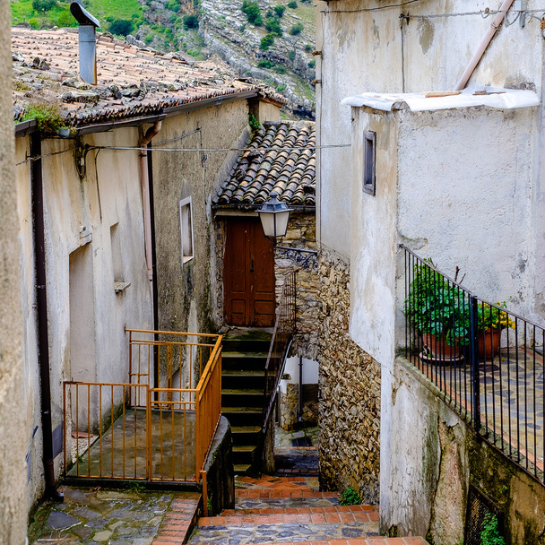 小さな村の Cerchiara ・ ディ ・ カラブリアの典型的な通り - 写真・画像