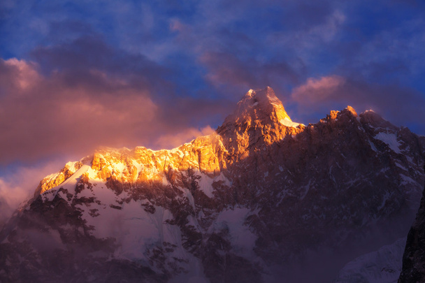 Scenic view of Jannu peak - Foto, immagini