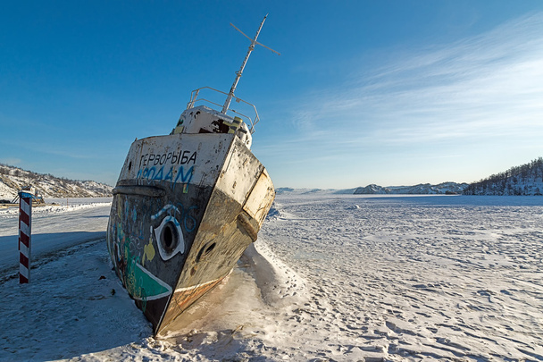 old ship, frozen into the ice of Lake Baikal - Zdjęcie, obraz