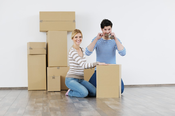Young couple moving in new house - Foto, Imagem