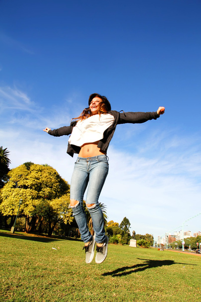 Jumping in the Park - Foto, imagen