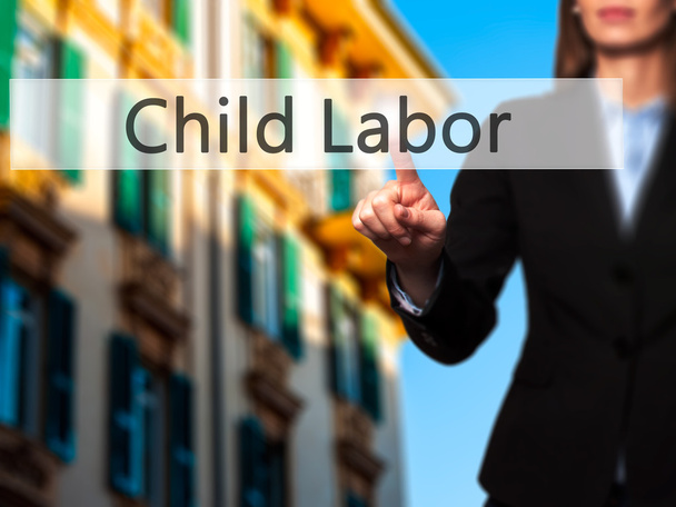 Trabajo infantil - Empresaria pulsando el botón de mano en la pantalla táctil
 - Foto, imagen