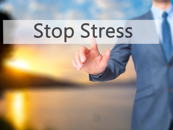 Stop Stress - Empresario pulsando el botón de mano en la pantalla táctil i
 - Foto, imagen