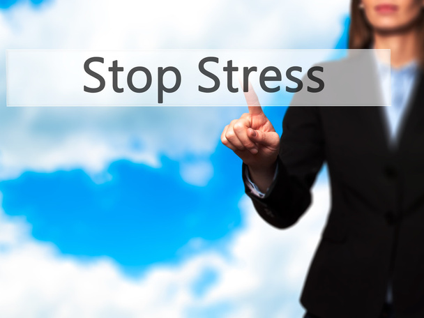 Stop stresu - podnikatelka ruky stisknutí tlačítka na dotykové obrazovce - Fotografie, Obrázek