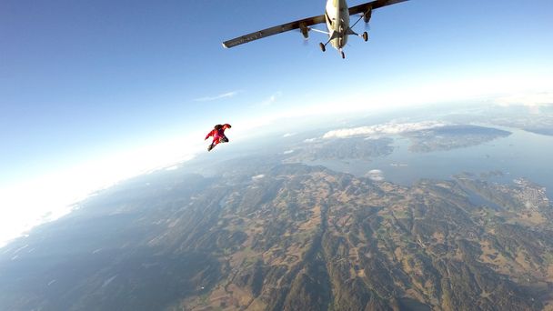 Вінгсьют стрибки з парашутом в Норвегії - Фото, зображення