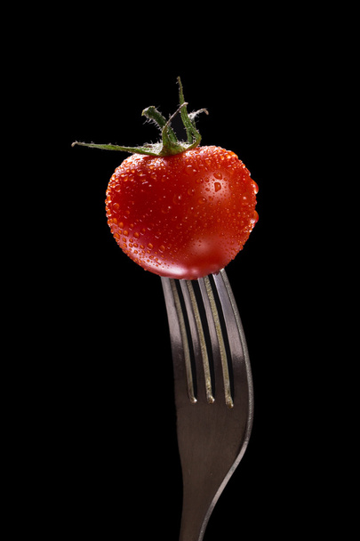 Tomato single with drops isolated on black - Φωτογραφία, εικόνα