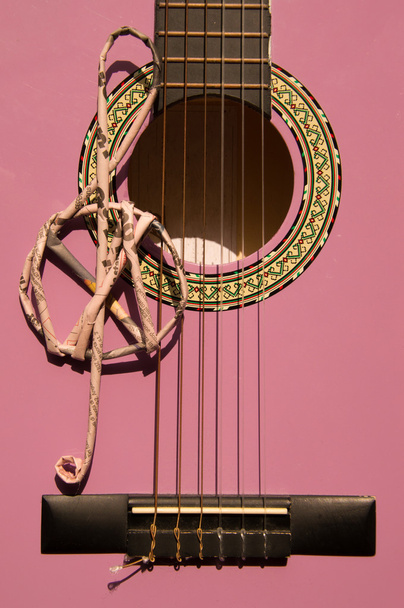Violeta guitarra para crianças com fenda agudo close-up
 - Foto, Imagem