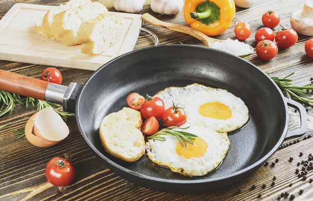 Завтрак из яичницы
 - Фото, изображение