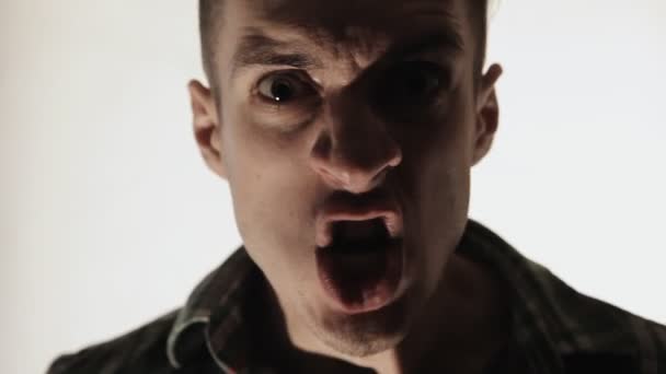 Close-up portret van mad man wil je vermoorden - Video