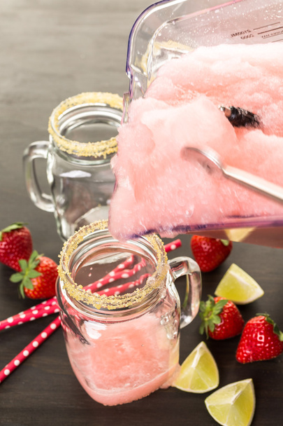 Margarita aux fraises congelées
  - Photo, image
