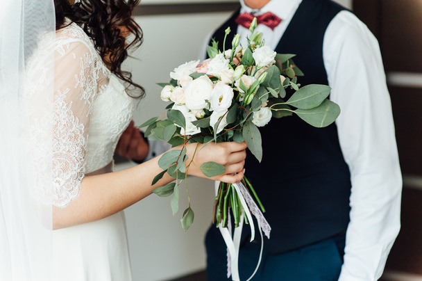 Beautiful wedding bouquet in hands of the bride - Фото, зображення