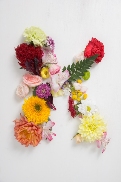 The letter  consists of flowers. Flower alphabet - Fotografie, Obrázek