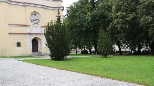 Kapelle in der Nähe der Basilika, Gnesen, Polen - Filmmaterial, Video