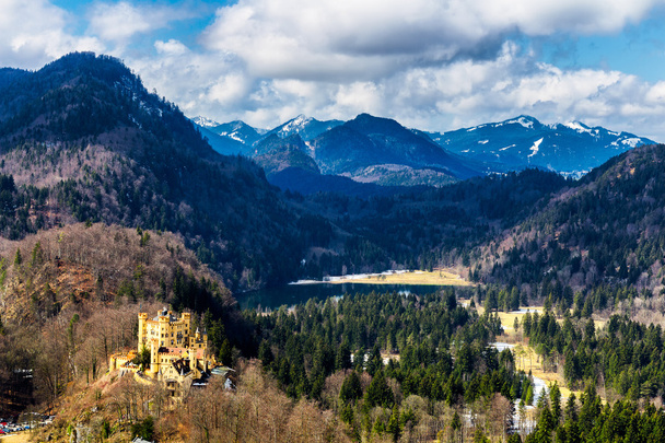 Alpes et lacs dans une journée d'été en Allemagne. Pris de la colline à côté du château de Neuschwanstein
 - Photo, image