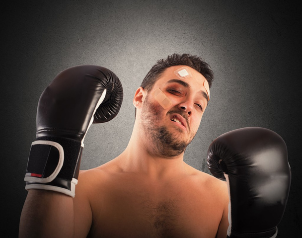 Boxer mit Prellungen und Bandagen - Foto, Bild