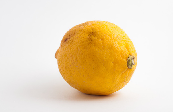 citron teinté sur fond blanc
 - Photo, image