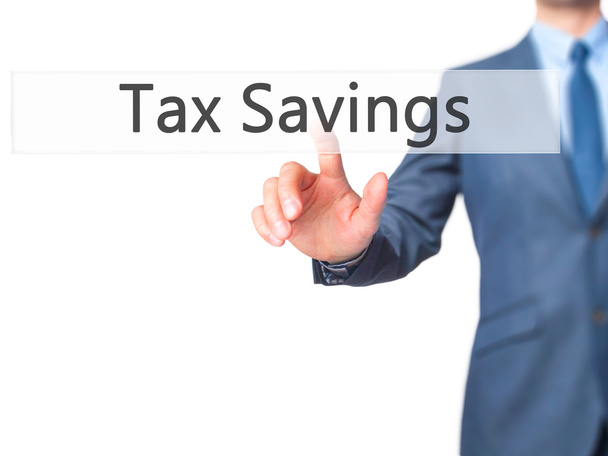 Ahorro de impuestos - Empresario botón de la mano en la pantalla táctil i
 - Foto, Imagen