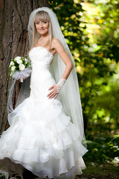 A beautiful bride in the white wedding dress. - Фото, изображение