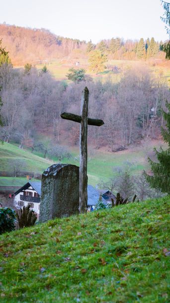 Хрест на маленькій горі
 - Фото, зображення