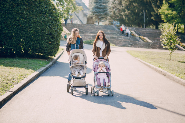 Family walk in the park - Foto, Bild