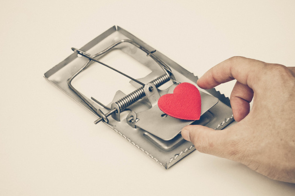 Metallo Love trap con cuore rosso
 - Foto, immagini