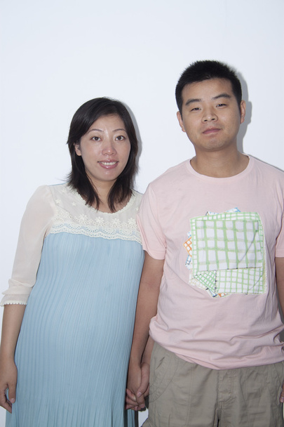 glückliches chinesisches Paar erwartet ein Baby - Foto, Bild