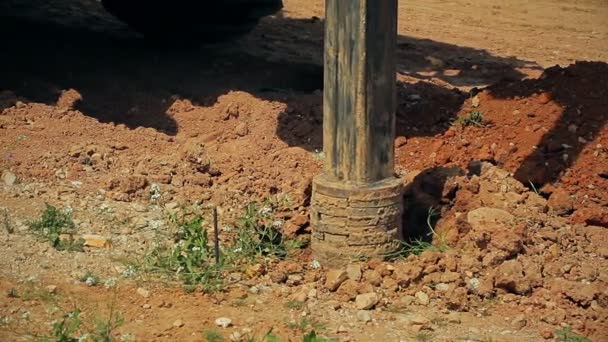Bir inşaat sahasında Delme aygıtıyla traktör - Video, Çekim
