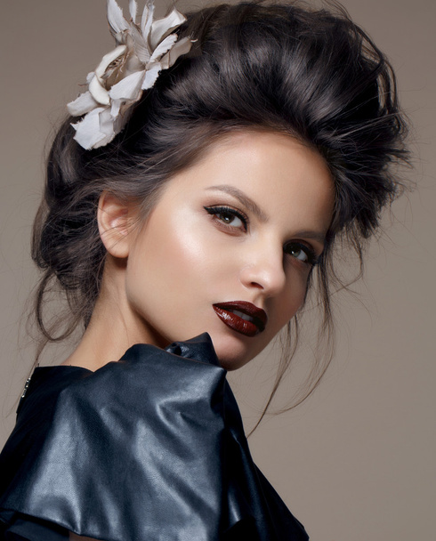 Portrait of young beautiful woman in leather black  dress with natural beauty, nude makeup, hairstyle - Valokuva, kuva