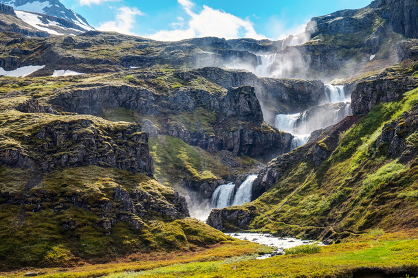 アイスランドの Klifbrekkufossar - 写真・画像