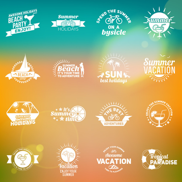Conjunto de elementos de diseño de vacaciones de verano. Hipster Vintage Logotypes and Badges on Blurred Background (en inglés). Playa Vacaciones, Fiesta, Viaje
 - Vector, Imagen
