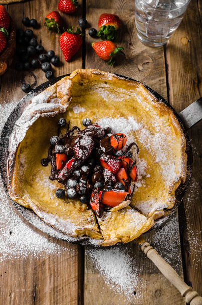 Dutch Baby Pancakes with berries and chocolate - Φωτογραφία, εικόνα