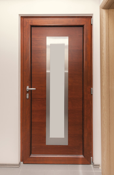 Porta de madeira isolada
 - Foto, Imagem