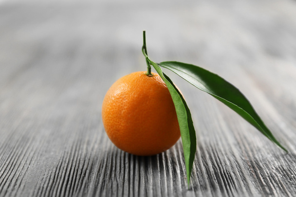 Fresh tangerine with leaves  - Zdjęcie, obraz