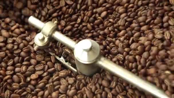 Raffreddamento del caffè finito
 - Filmati, video