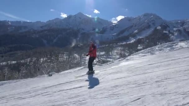 Jännittävä hiihto rinteillä Rosa Khutor
.. - Materiaali, video