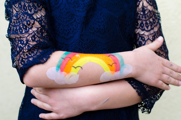радуга, раскрашенная в руку
 - Фото, изображение
